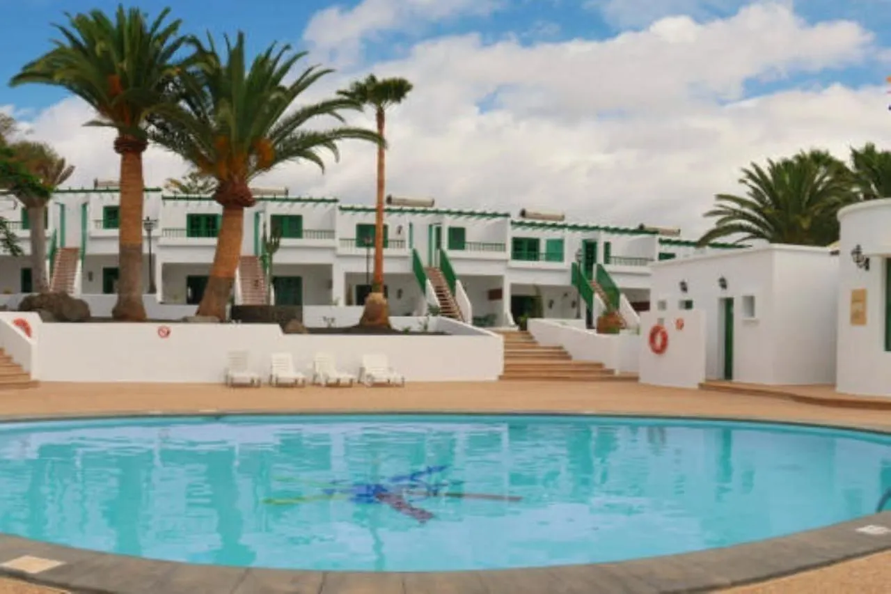 Apartamentos Tropicana contacts