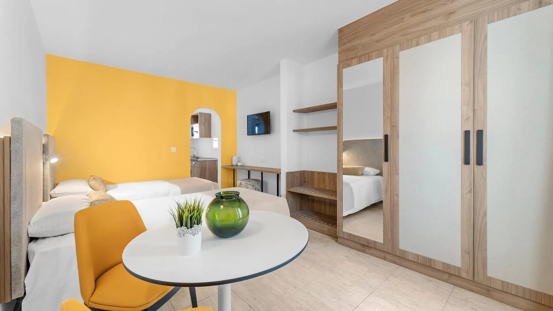 Apartamentos Tropicana Apartment