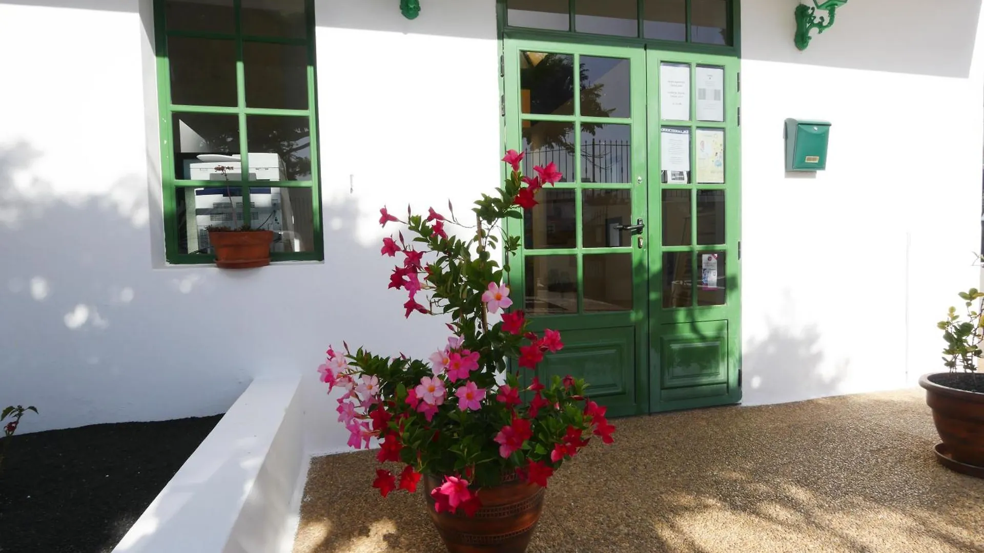 Apartamentos Tropicana 0*, Puerto del Carmen (Lanzarote) Spain