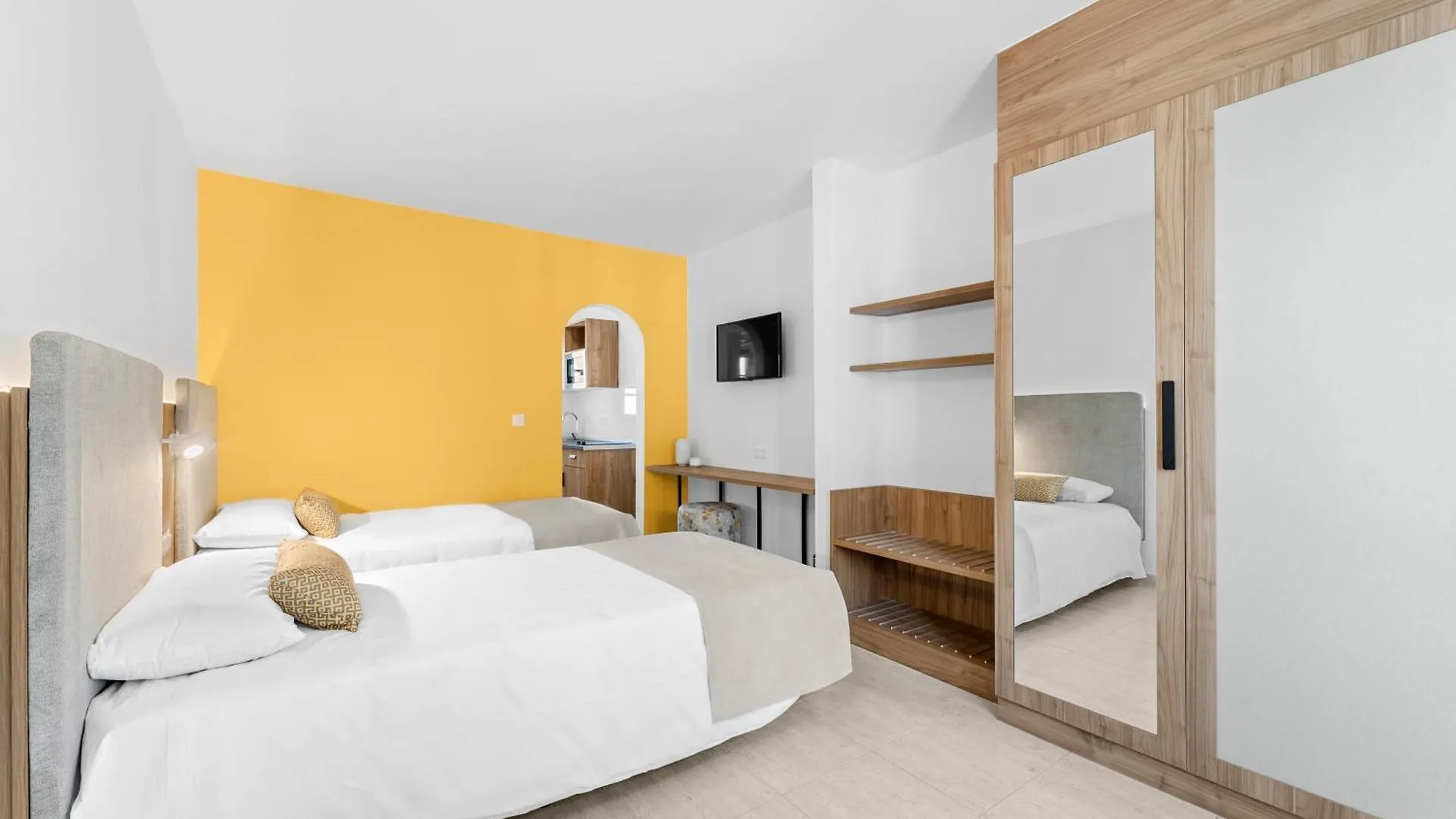 Apartamentos Tropicana 0*, Puerto del Carmen (Lanzarote)